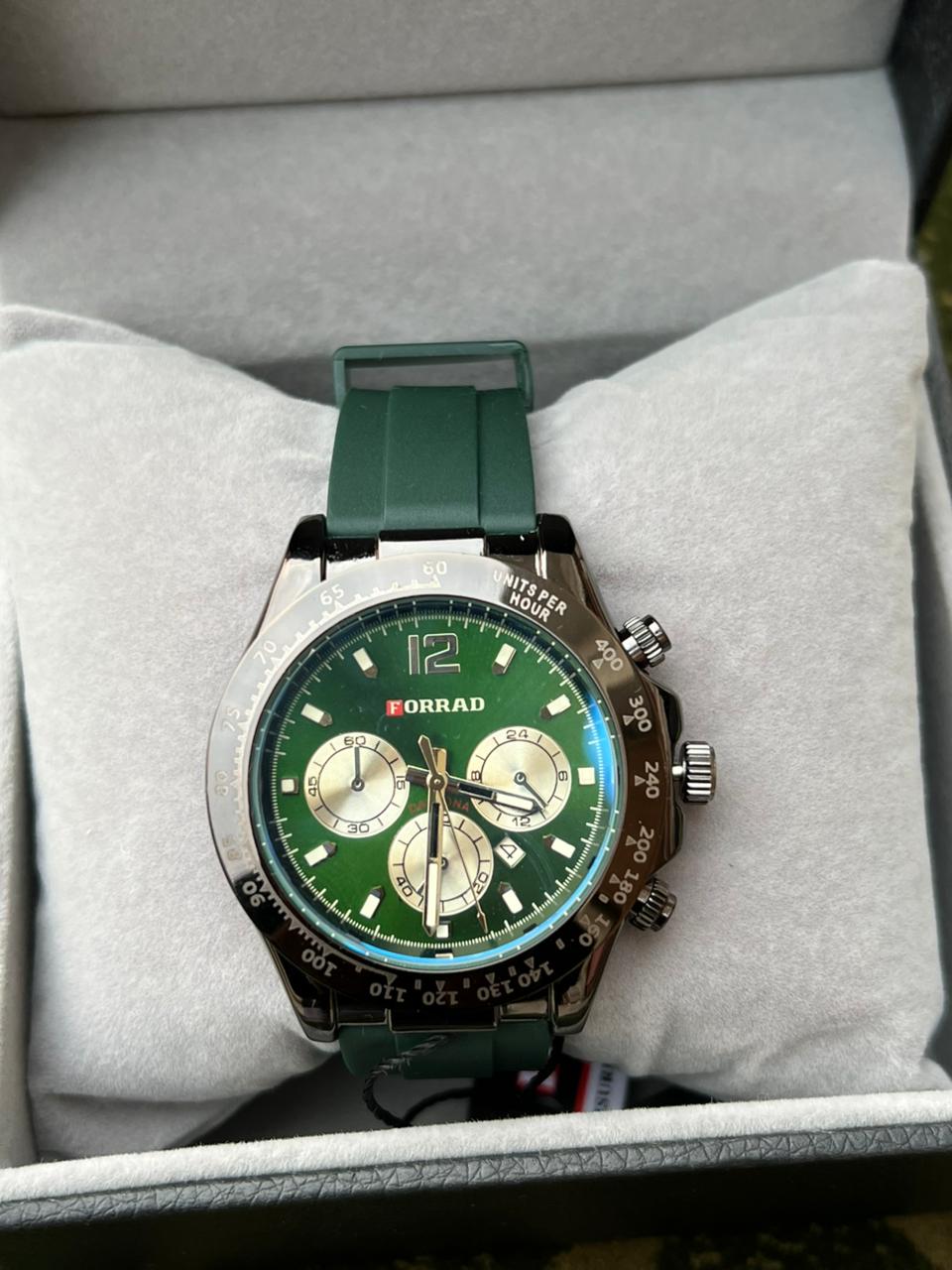 Men’s Sports Chronograph Wristwatch with Waterproof Build & Green Dial