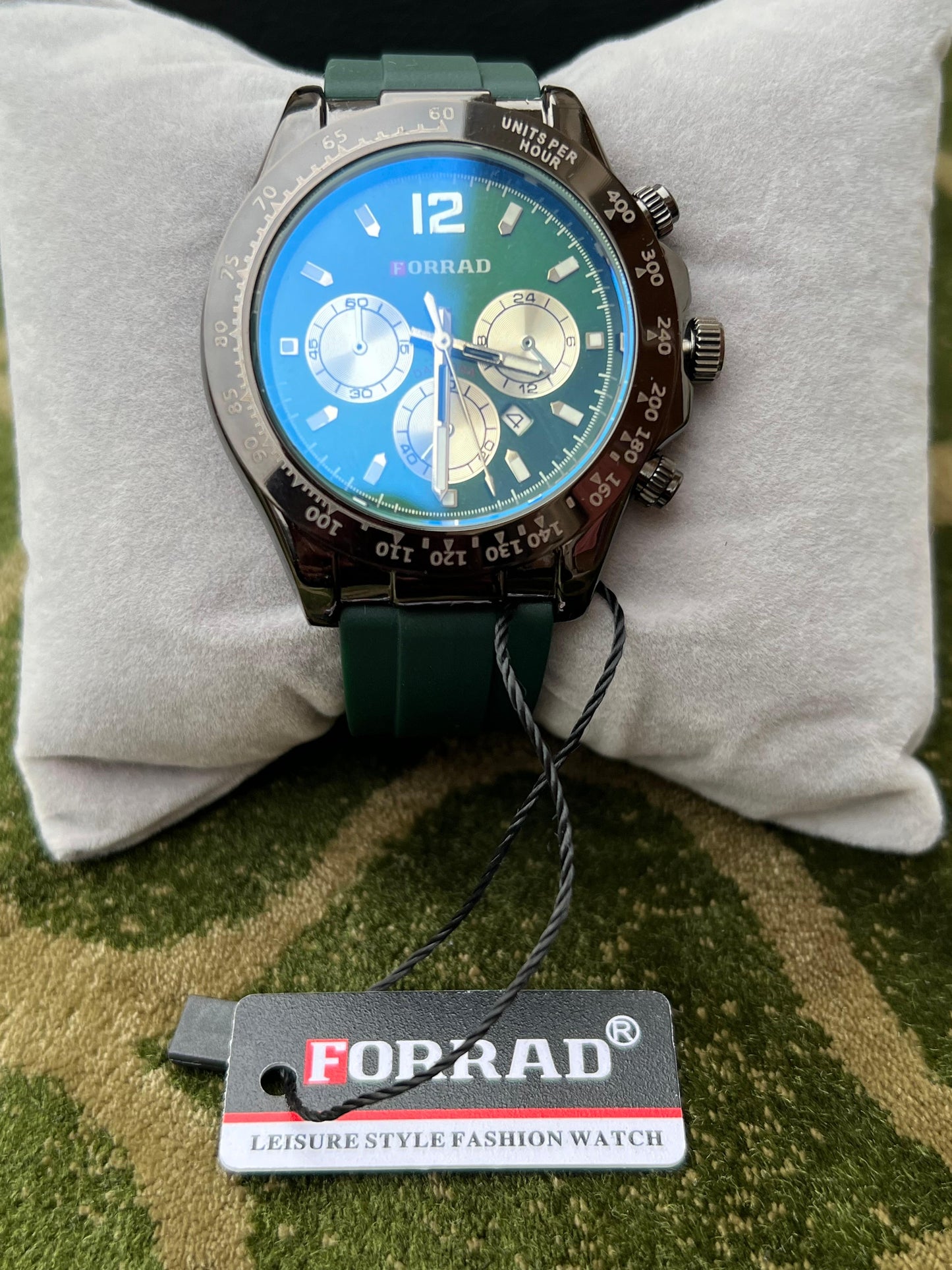 Men’s Sports Chronograph Wristwatch with Waterproof Build & Green Dial