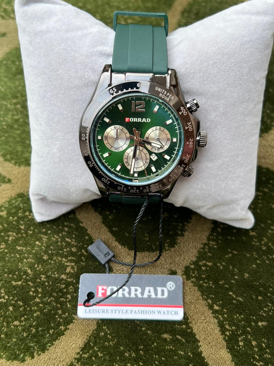 Men’s Sports Chronograph Wristwatch with Waterproof Build & Green Dial